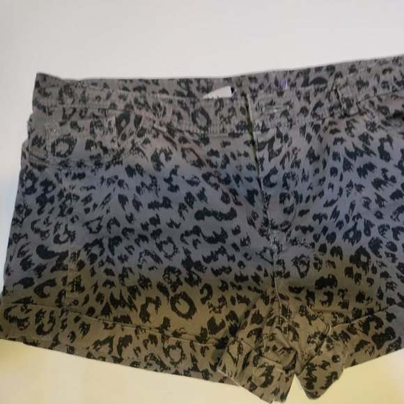 Miley Cyrus & Max Azria Cheetah Print Jean Shorts - Picture 1 of 6